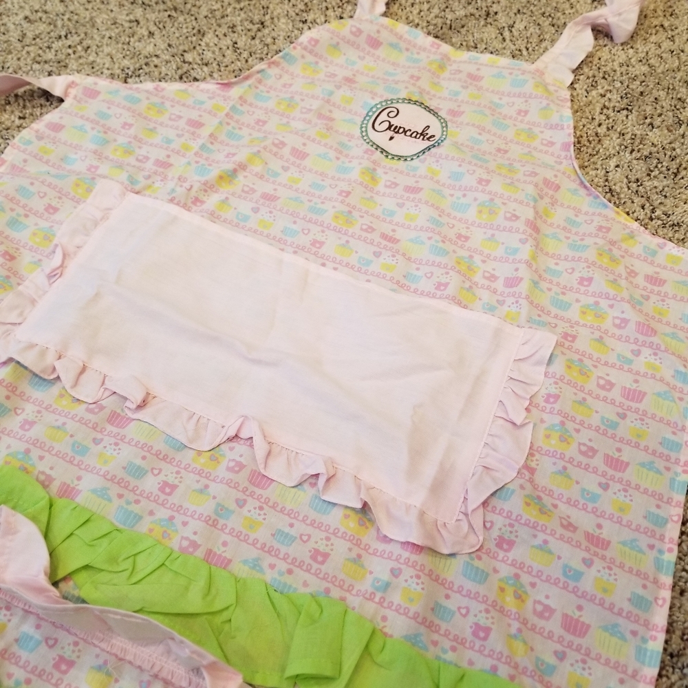 SOLD! Cupcake Cupboard ruffle pocket tie apron - Picture 15 of 15